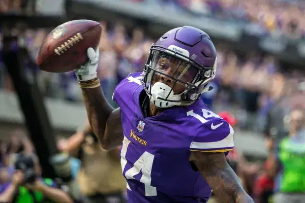 Vikings Head into MNF as Road Favorites vs Bears