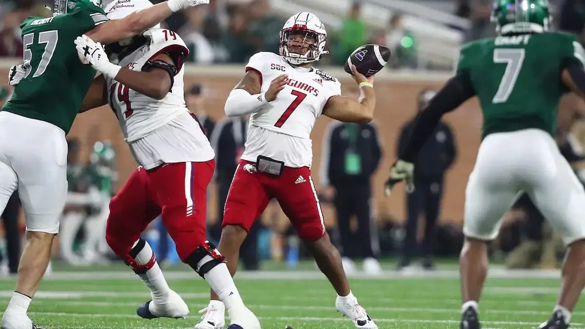 Tuesday Night NCAA Football Predictions, Odds & Best Bets (10/15)