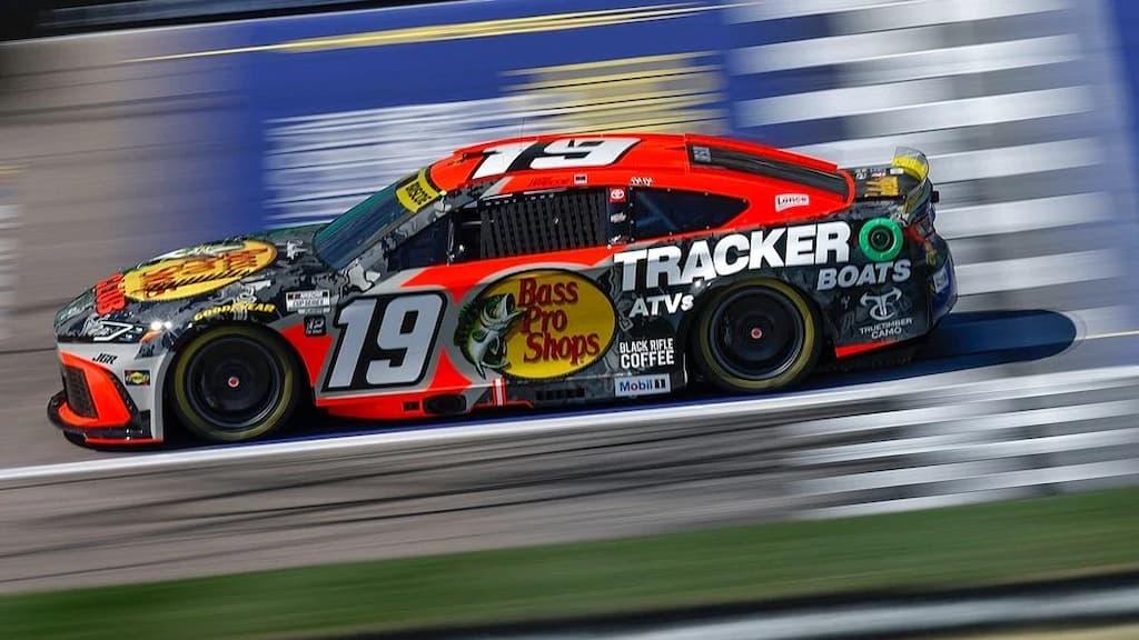 NASCAR Cup Series Hollywood Casino 400 Predictions & Picks: Will Larson Score a Kansas Sweep?
