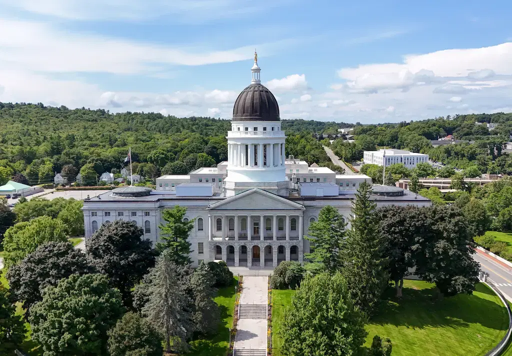 Maine Bans Sweepstakes Casinos, Credit Card Gambling