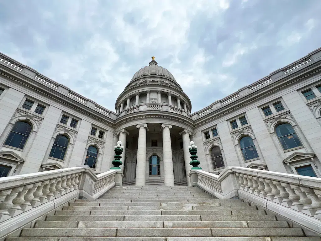 Wisconsin EO 294 Bans Insider Use in Prediction Markets