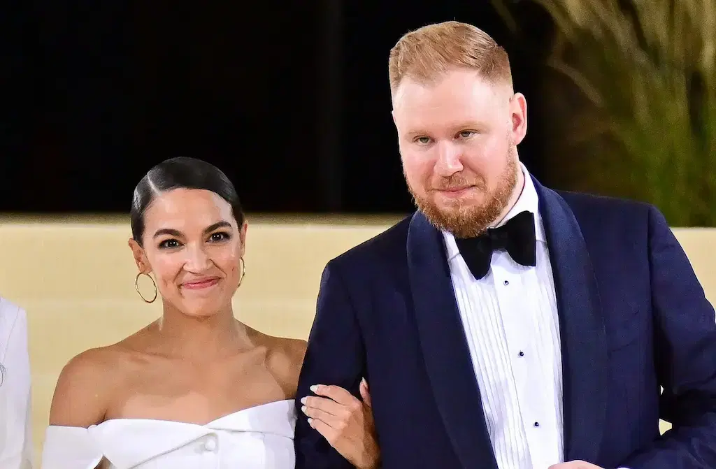 BetOnline Odds: Top Picks & Longshots for AOC’s Next Partner