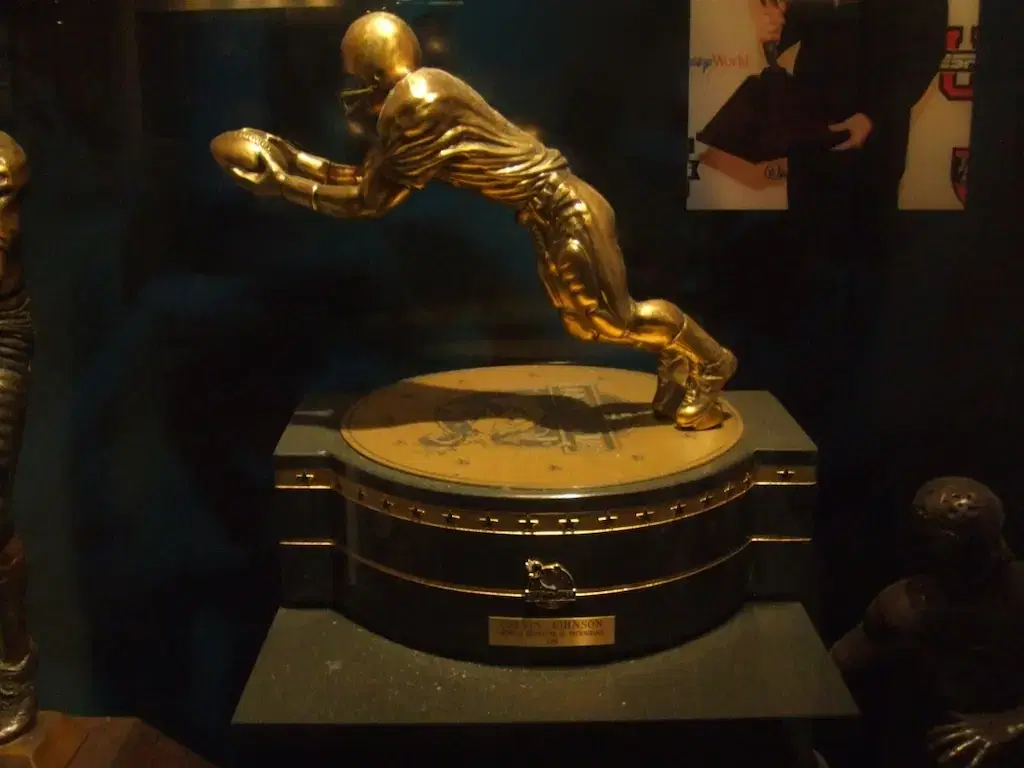 Who Is Favored to Win the 2026 Biletnikoff Award?