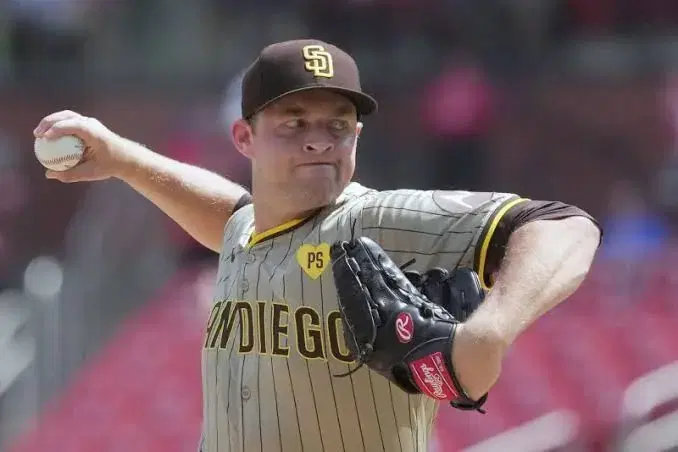 Pitcher’s Duel: Sunday Expert Divisional Round Picks