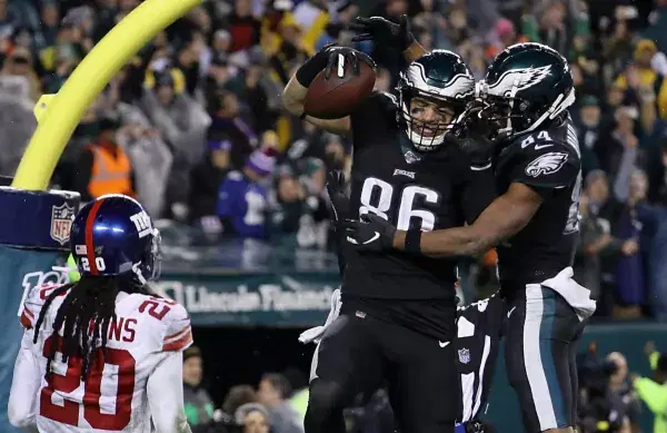 Eagles Move Into Tie For First In NFC East