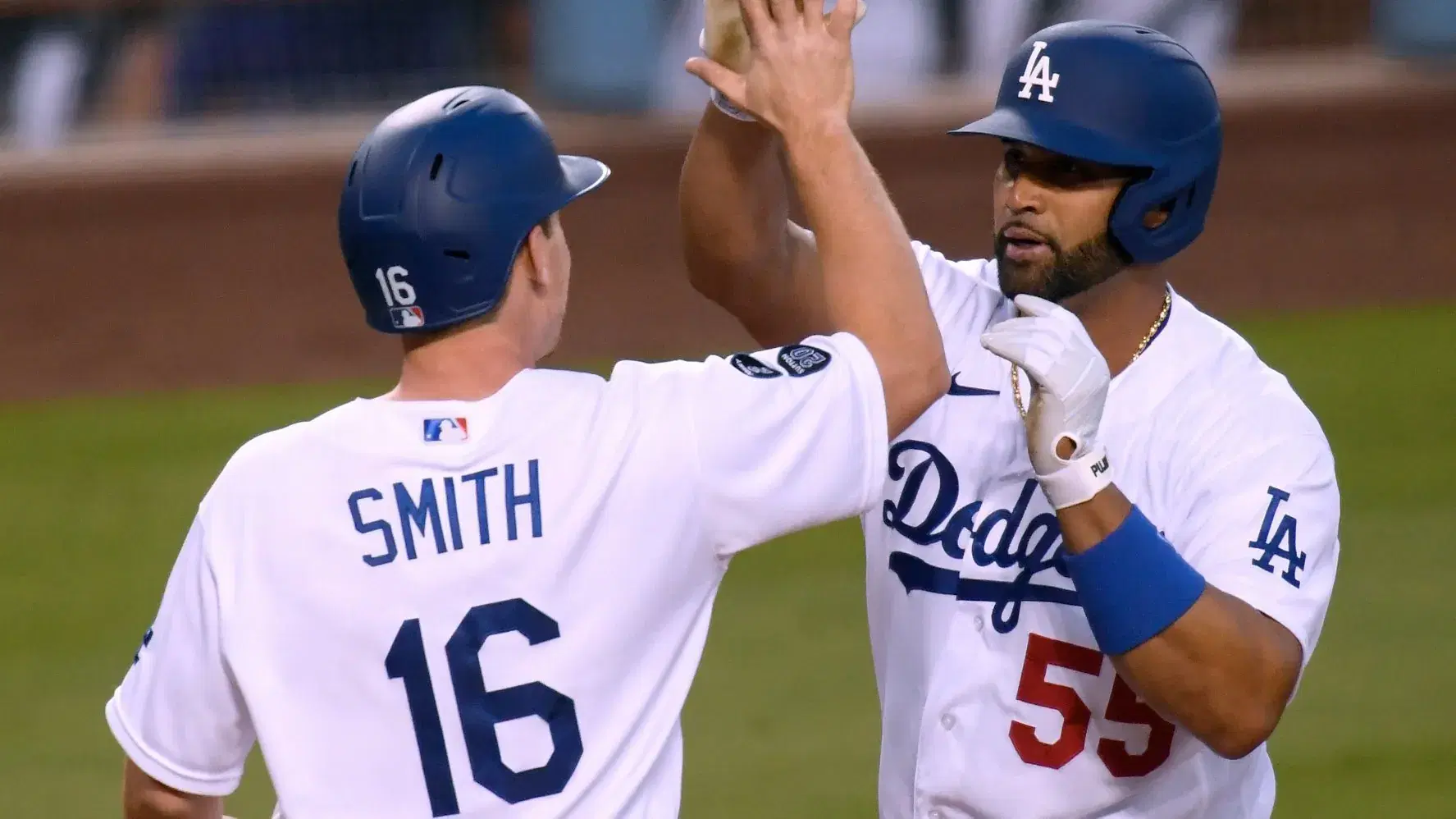 Dodgers vs Giants Preview: Bauer, Dodgers Favored in Series Opener in San Fran