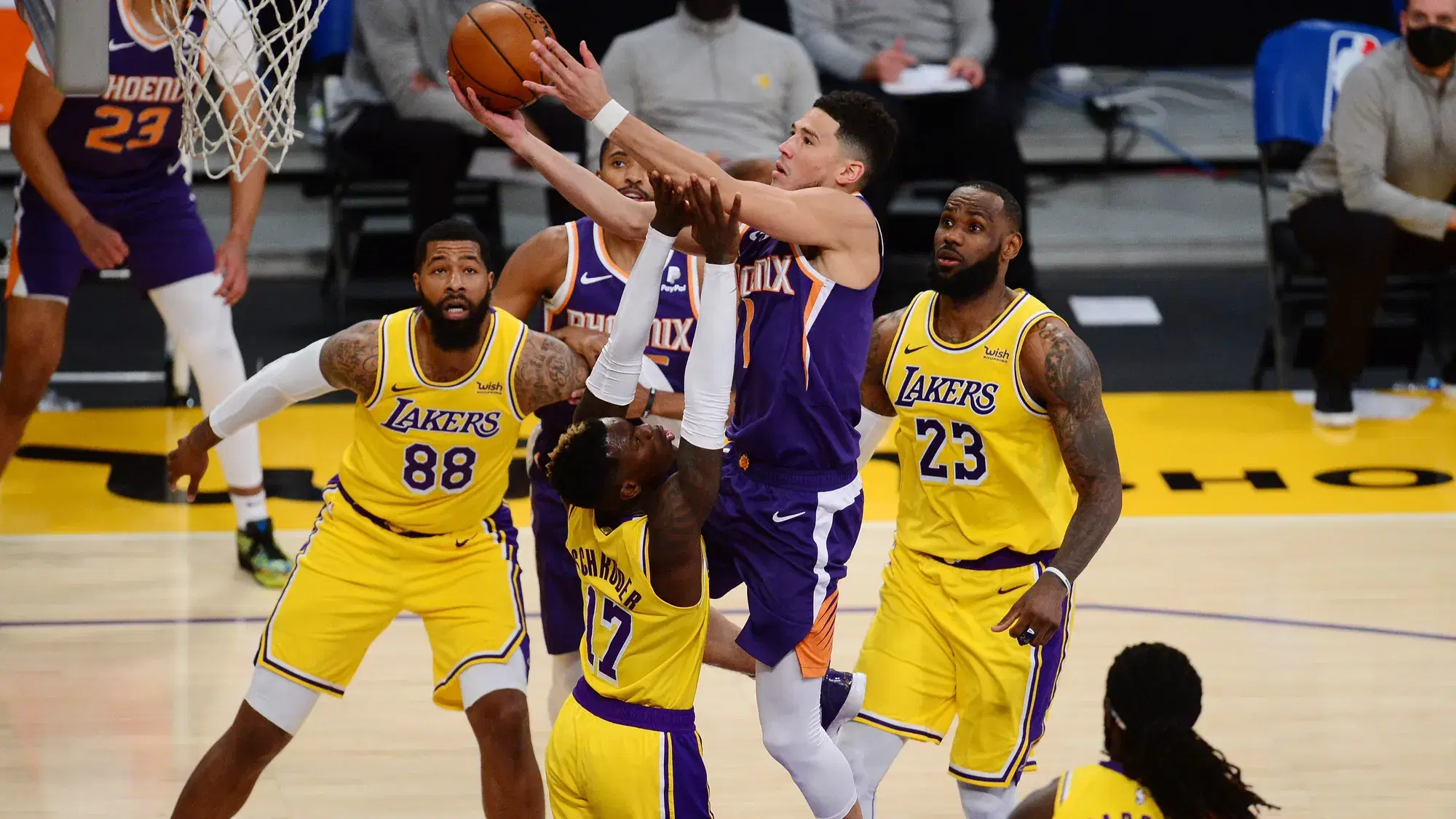 #2 Phoenix Suns vs Los Angeles Lakers Series Betting Preview: Healthy Lakers Favored to Send Suns Packing Early