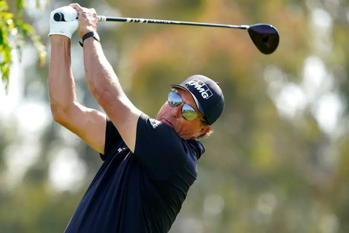 Sportsbooks were nervously watching Phil Mickelson’s second round