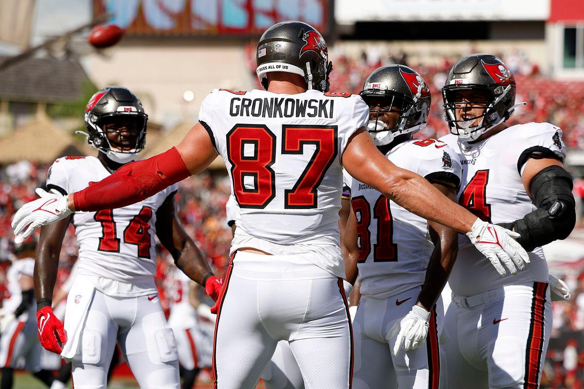 Tampa Bay Buccaneers vs Los Angeles Rams Betting Preview: NFC Supremacy on the Line in Los Angeles as Bucs Visit Rams