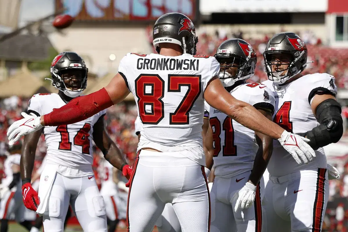 Tampa Bay Buccaneers vs Los Angeles Rams Betting Preview: NFC Supremacy on the Line in Los Angeles as Bucs Visit Rams