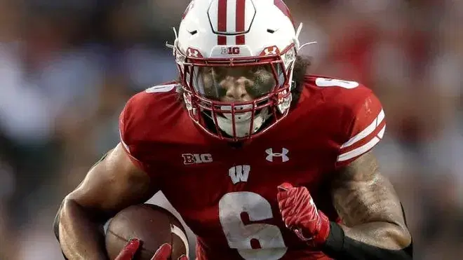 Notre Dame Fighting Irish vs Wisconsin Badgers Betting Preview: Are the Badgers a Good Bet to Cut Down Coan, Irish in Chicago?