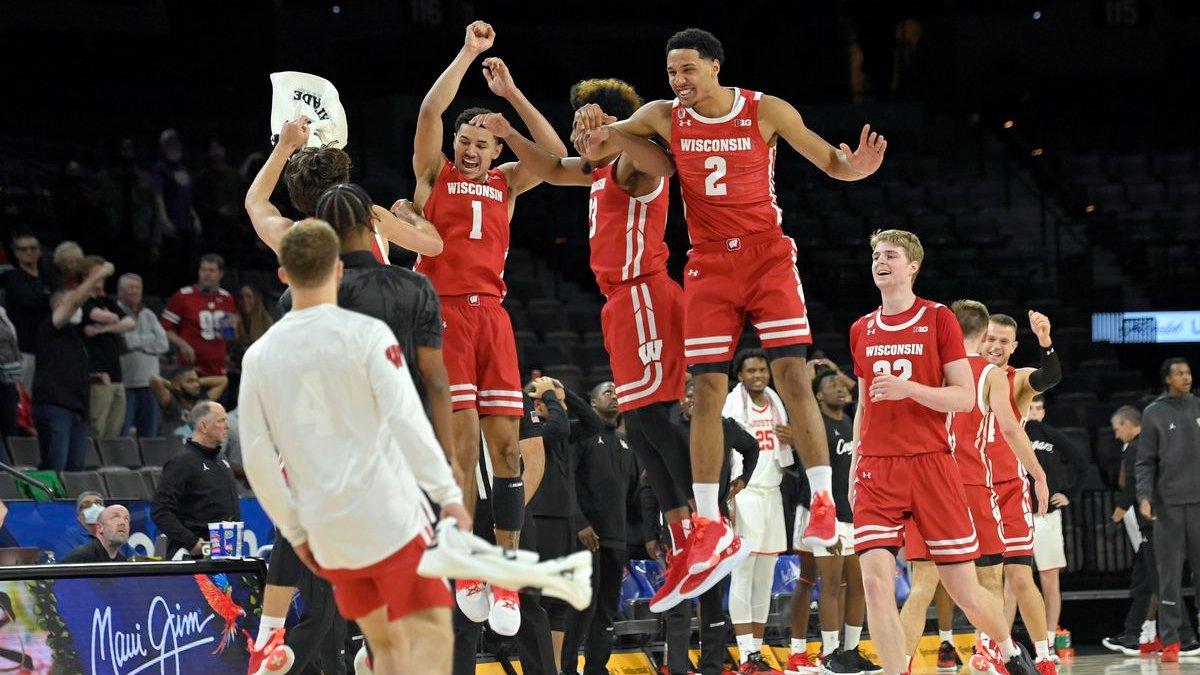 Wisconsin Badgers vs St. Mary’s Gaels College Basketball Betting Preview: Well-Matched Programs Meet in Maui Final Matchup