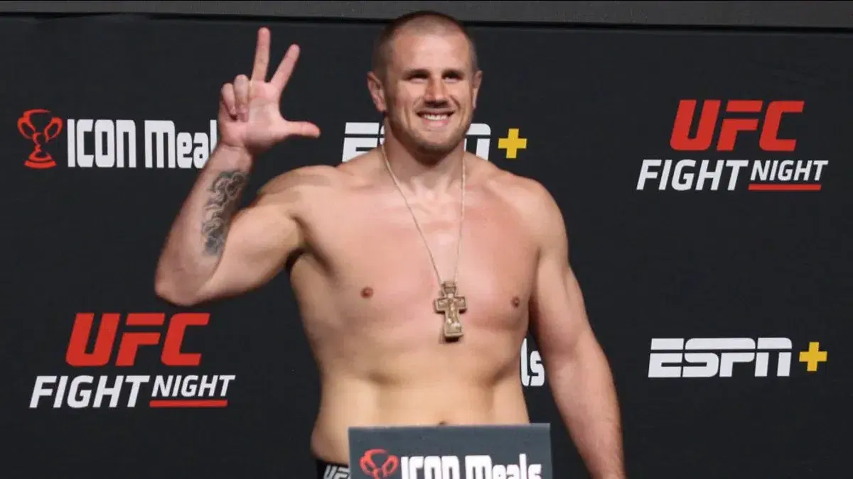 UFC 278 Prelims & Early Prelims Odds, Predictions & Picks