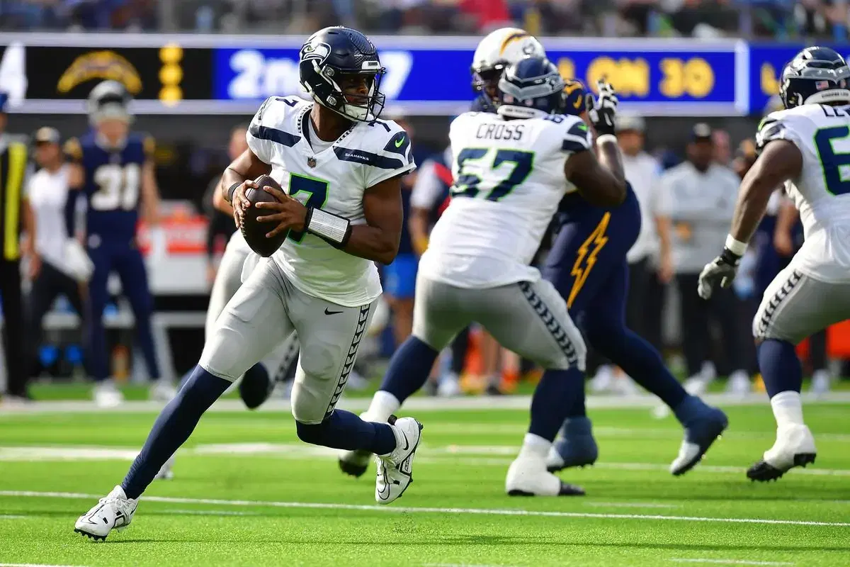 Raiders vs Seahawks Week 12 Prediction: Flying with the Hawks at Home cover