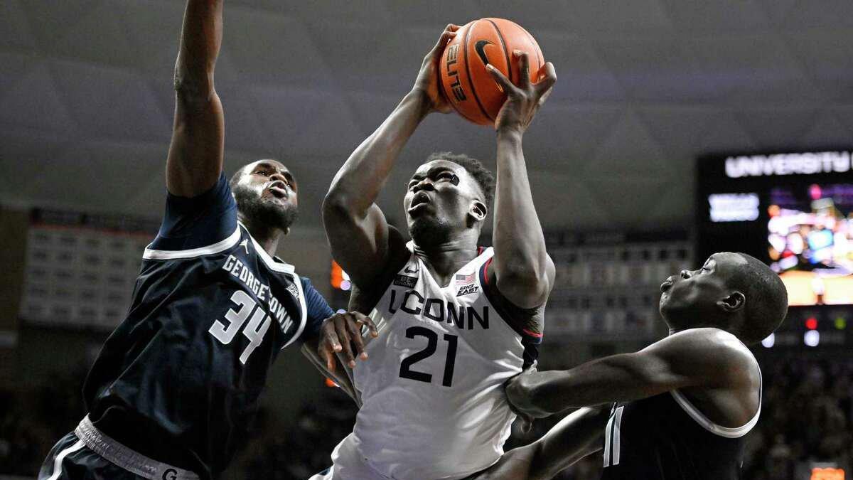 Villanova vs UConn Basketball Prediction, Odds & Picks: Can the Wildcats hang with the Huskies?