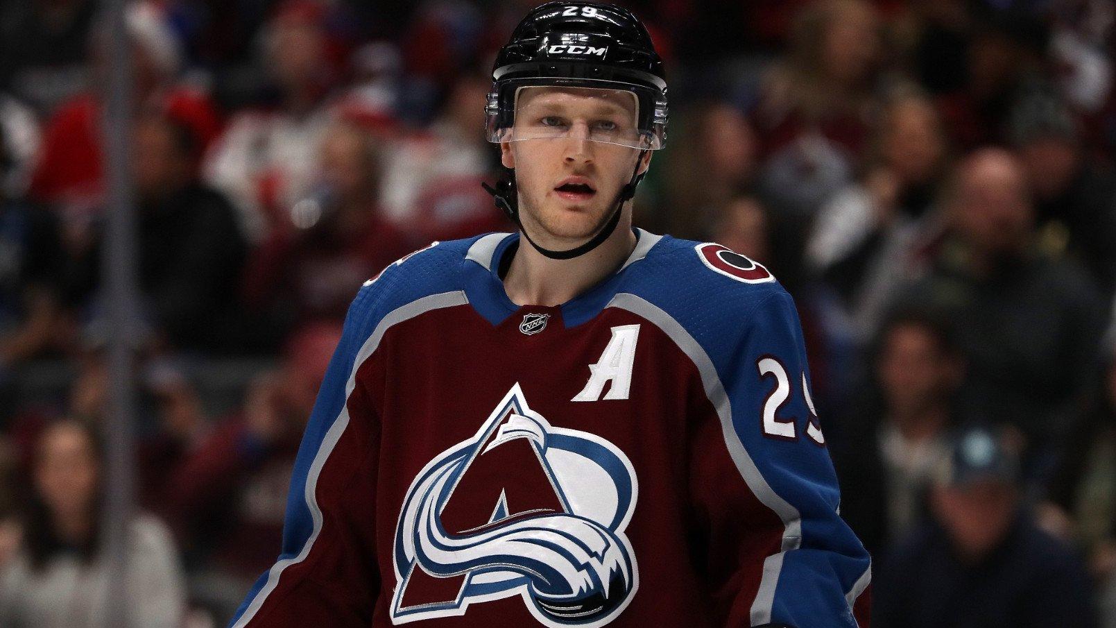 Back Mackinnon and the Avalanche to get this win tonight