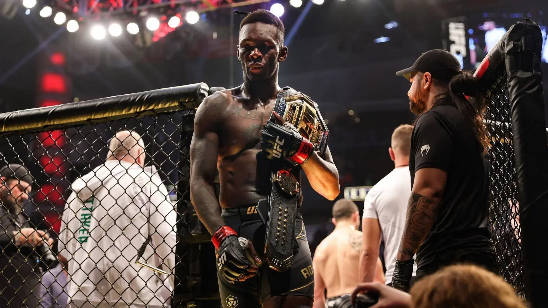 Adesanya vs Strickland Prediction & Picks for UFC 293: Last Style Bender Finishes the Job