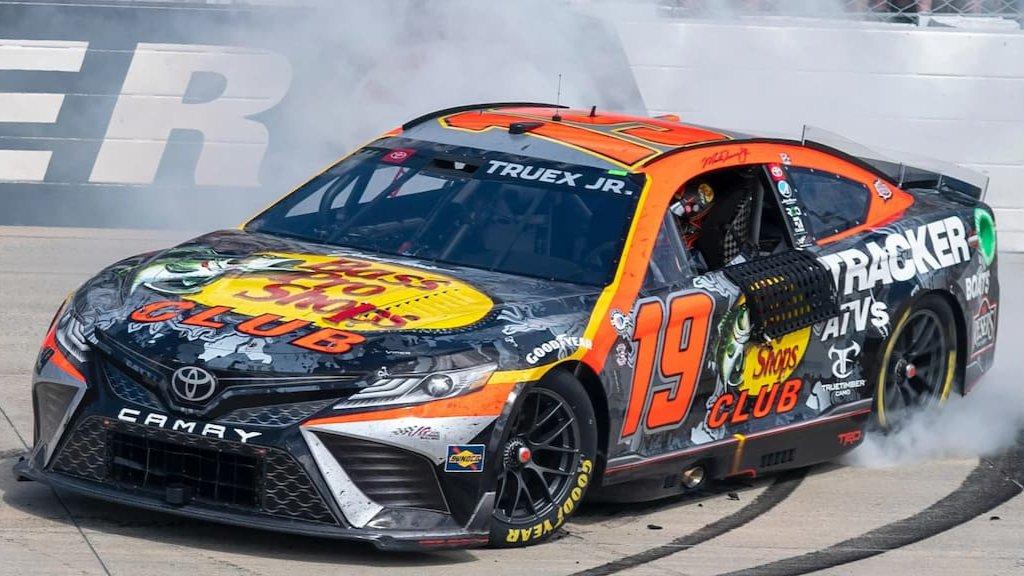 Bass Pro Shops Night Race Predictions, Odds & Picks: Will Truex’s Title Hopes End in Bristol?