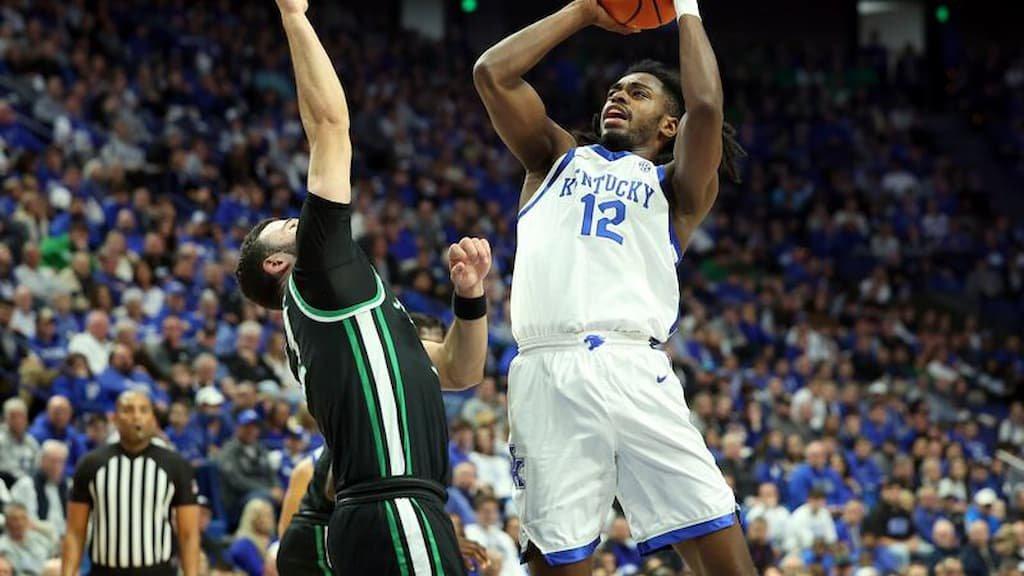 Miami vs Kentucky basketball prediction odds picks 11/28/23 cover