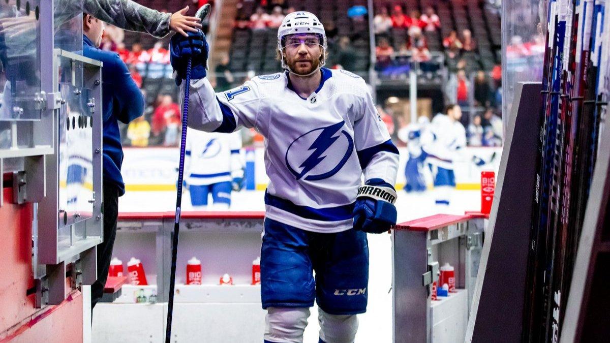 Lightning vs Blackhawks Prediction, Odds & Picks Tonight | NHL on ESPN (Nov. 16): Tampa Ends Skid