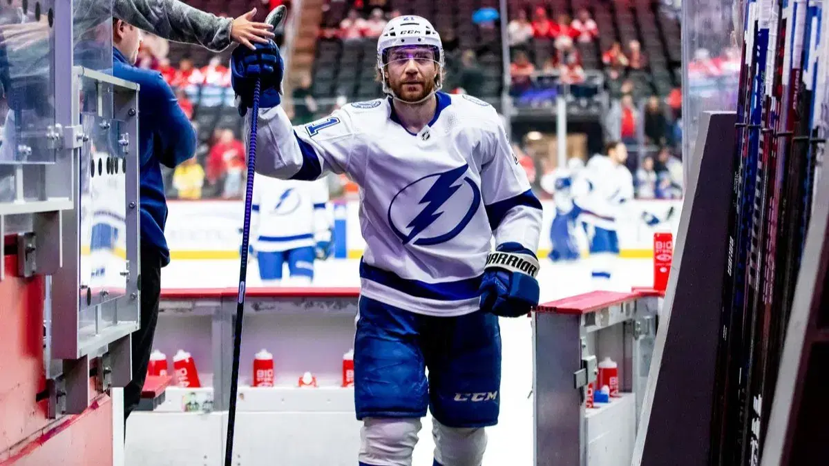 Lightning vs Blackhawks Prediction, Odds & Picks Tonight | NHL on ESPN (Nov. 16): Tampa Ends Skid