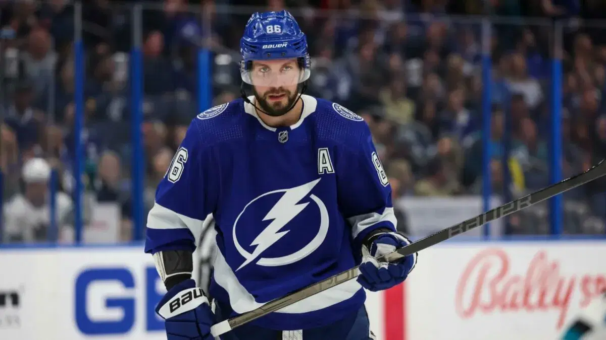 Golden Knights vs Lightning NHL Predictions, Odds & Picks (10/17)