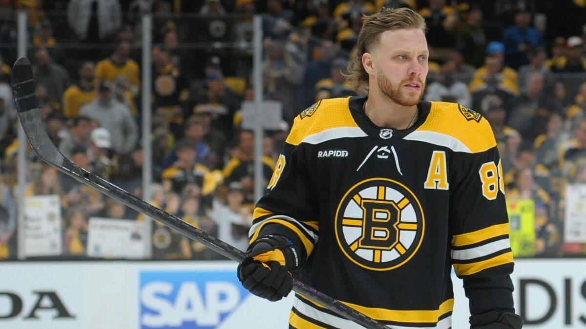 Bruins vs Blackhawks NHL on TNT Predictions, Odds, Props, & Best Bets (12/4)