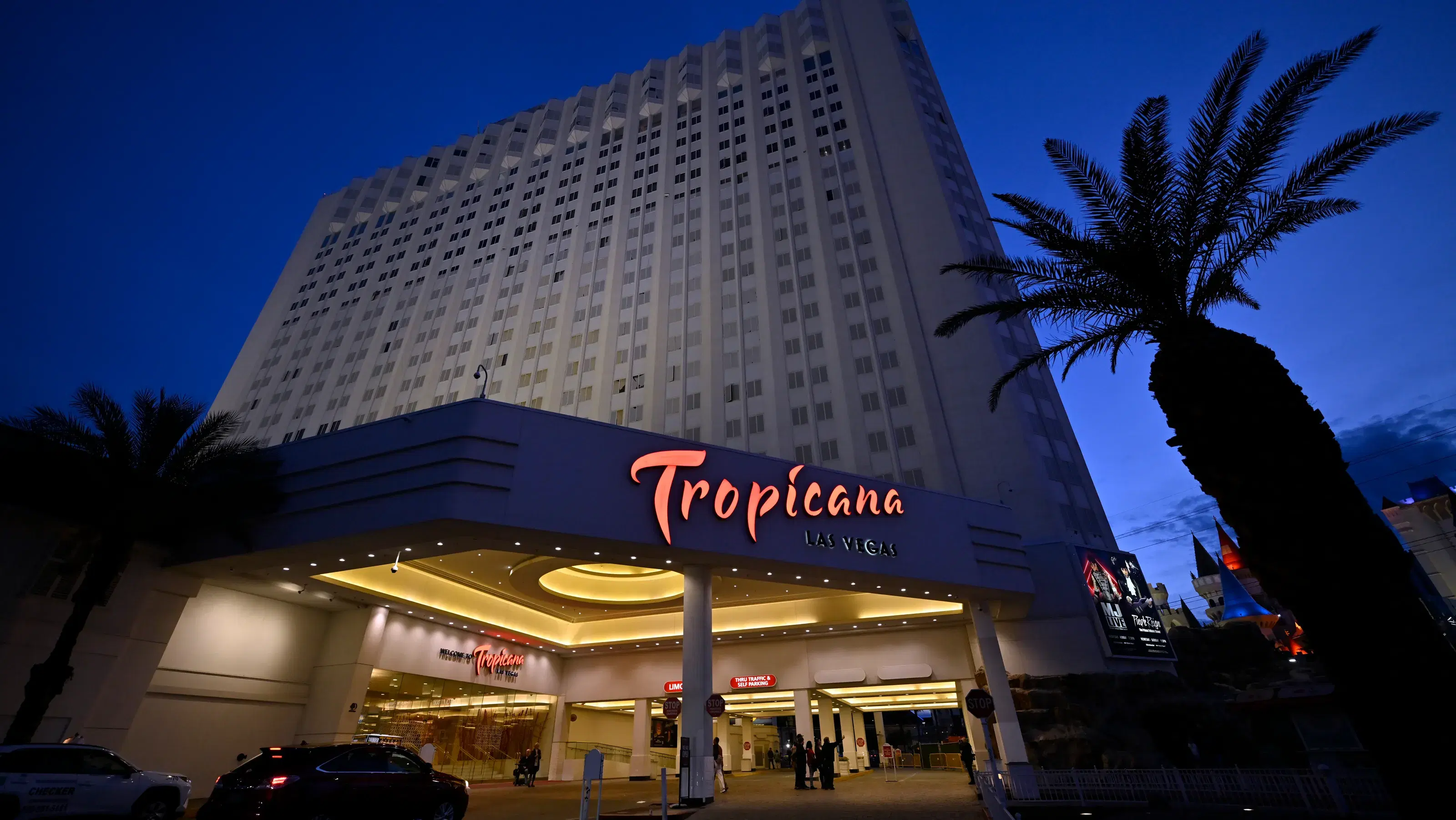Tropicana Online Casino Lives On as Historic Casino & Hotel Implodes