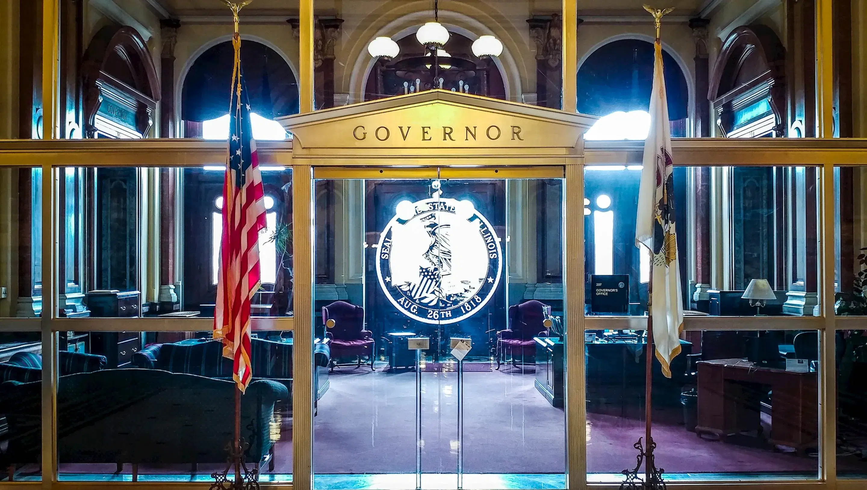 Illinois Governor Signs Two Crypto Bills, Cautions Industry