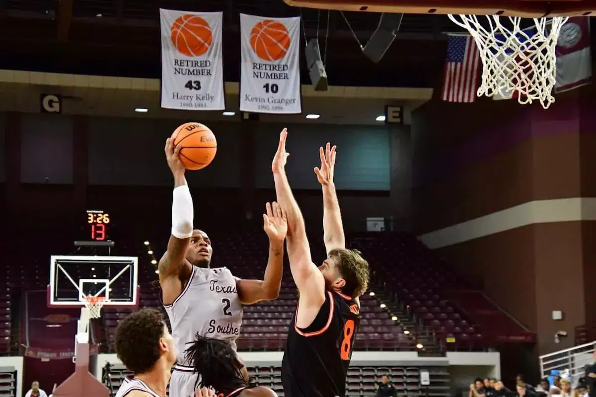 Best NCAA Basketball Picks and Predictions: Monday College Hoops