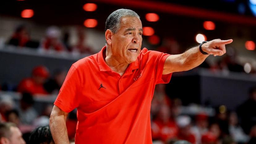 Kelvin Sampson and the Cougars take on Bucky McMillan and the Aggies in the Round of 32 - Houston Texas A&M Picks