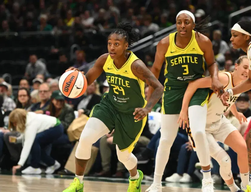 Jewell Loyd drives