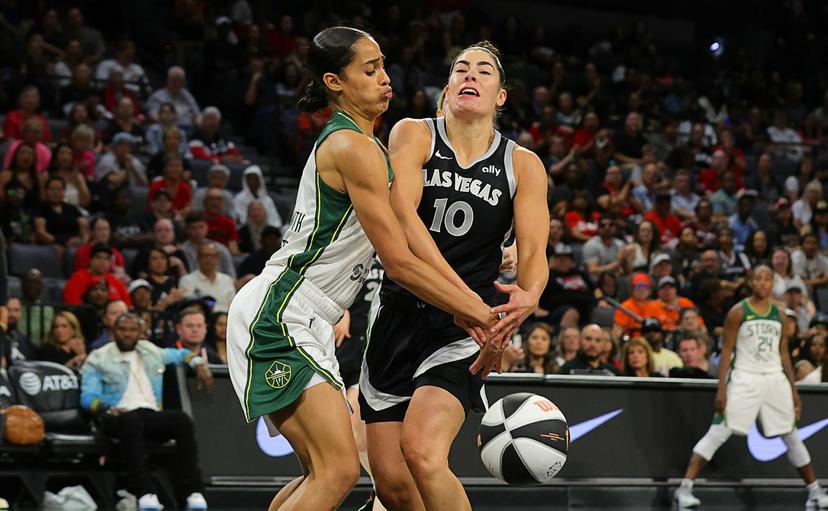 Sky Diggins-Smith collides with Kelsey Plum.