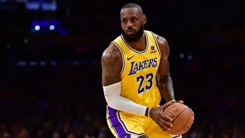 Lakers vs Warriors NBA Christmas Predictions, Odds, Props & Picks 
