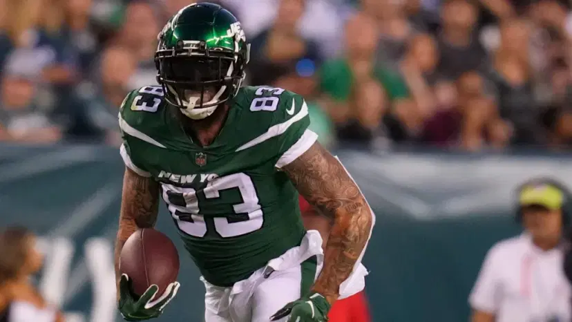 Tyler Conklin of the New York Jets is emerging as a favorite weapon to Rodgers