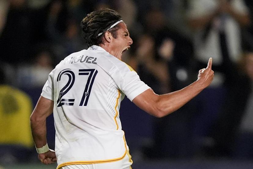 Can Houston upset Los Angeles on the road?