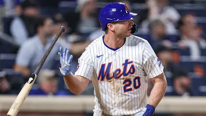 Pete Alonso crushes ball
