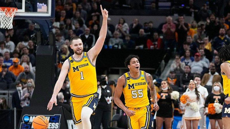 Hunter Dickinson Eli Brooks Michigan 2022 NCAA Tournament