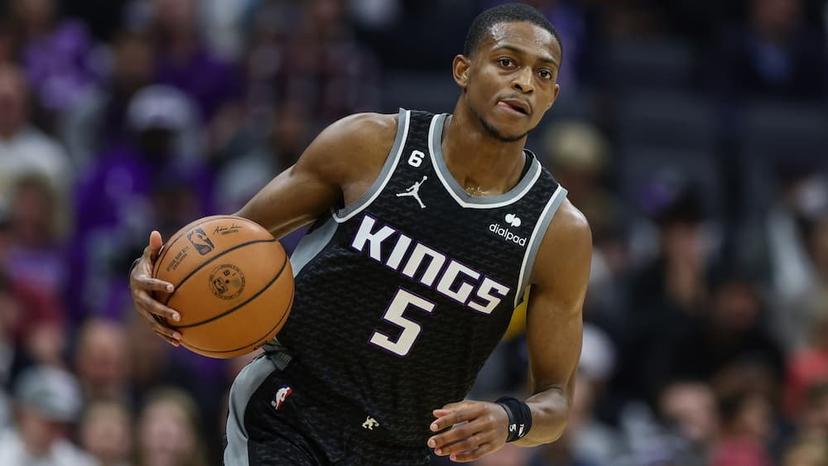 De-Aaron-Fox-Dribbling
