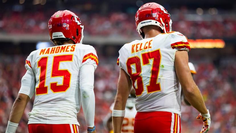 Mahomes and Kelce will play the 1st half today at Arrowhead