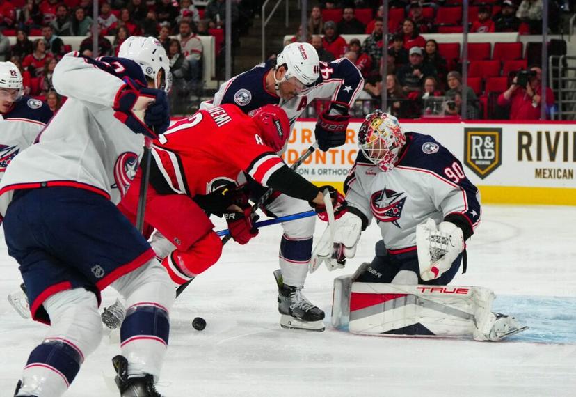 Hurricanes' furious rally beats Blue Jackets | Reuters