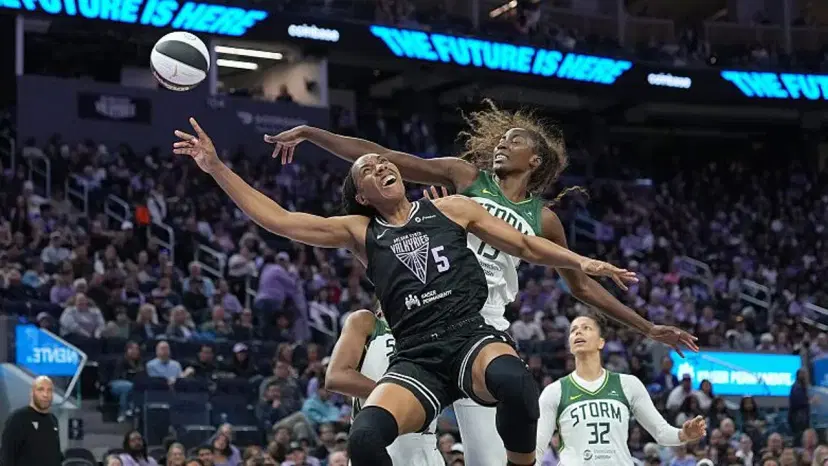 Kayla Thornton and Ezi Magbegor
