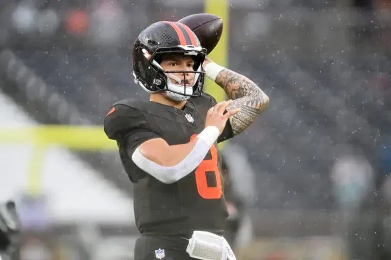 Check out how we're betting this NFL Week 8 matchup, with our New England Patriots vs Cleveland Browns preview and props.